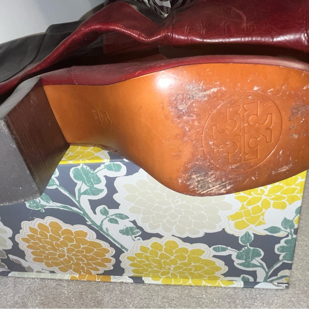 9.5 Tory Burch Boots - Picture 2 of 11
